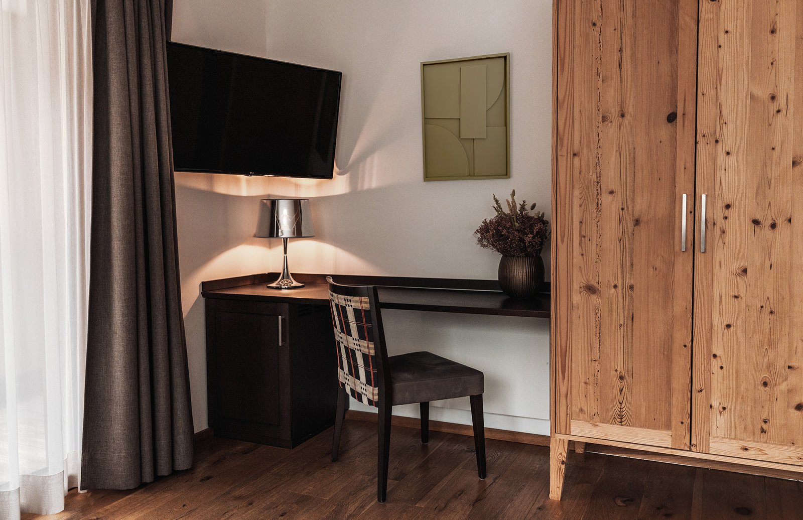 Superior room detail